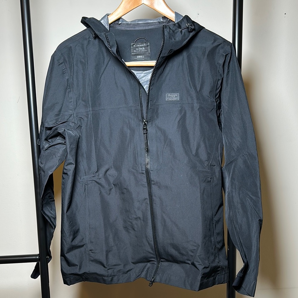 Abercrombie & Fitch Black Raincoat with Hood Lightweight Water-Resistant Fabric